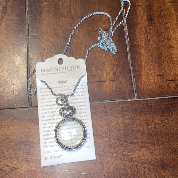 Magnifique magnifier necklace - Picture 2 of 5
